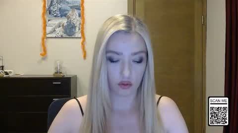 Snapshot of wild_silk_desire chatting on 10.31.25 Alina online show from 10.31.25