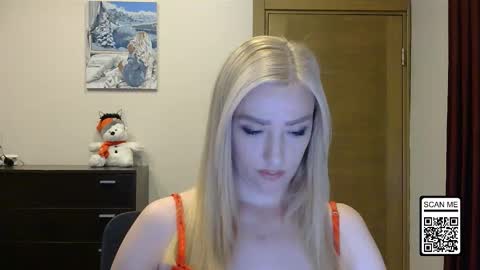 Snapshot of wild_silk_desire chatting on 11.22.25 Alina online show from 11.22.25