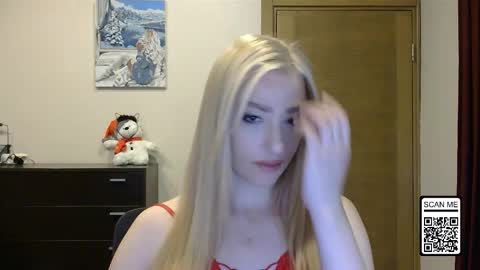 Snapshot of wild_silk_desire chatting on 11.24.25 Alina online show from 11.24.25