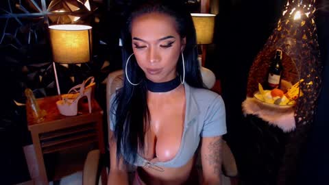 Snapshot of wildara chatting on 01.10.25 wildara online show from 01.10.25