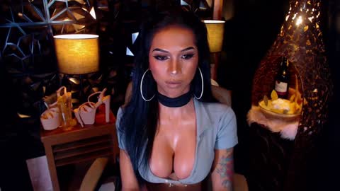 Snapshot of wildara chatting on 01.21.25 wildara online show from 01.21.25