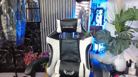 Snapshot of wildasianhorsecockts chatting on 03.12.25 Chachi online show from 03.12.25