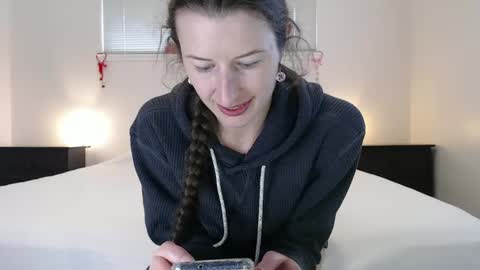 WildRose L - check my Pinned tweet if you dont see me online within 5 minutes after Ive sent email notifications online show from 02.24.25