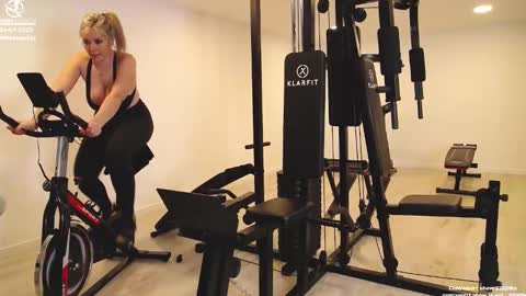 Lili online show from 01.24.25