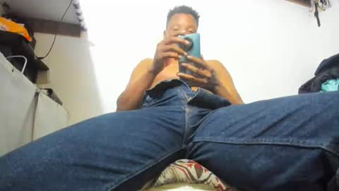 Snapshot of wilfer484725 chatting on 11.24.25 wilfer online show from 11.24.25