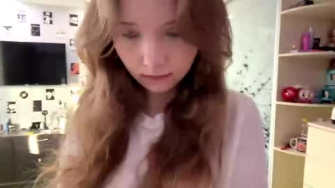 Snapshot of willenasow chatting on 04.19.26 Olivia online show from 04.19.26