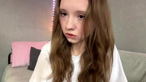 Snapshot of willenasow chatting on 05.21.26 Olivia online show from 05.21.26