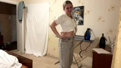 Snapshot of willettealfiero chatting on 03.24.26 Sophia online show from 03.24.26