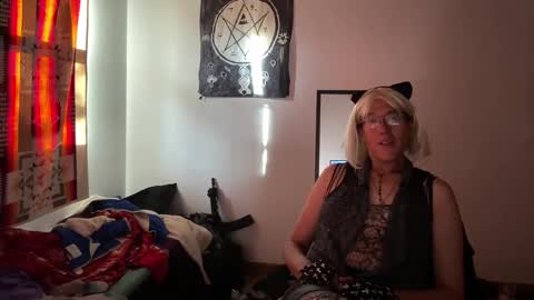 Snapshot of willlohne5 chatting on 10.19.25 Ville Lohner online show from 10.19.25