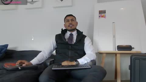 Snapshot of willsandler1 chatting on 12.19.25 Will Sandler online show from 12.19.25