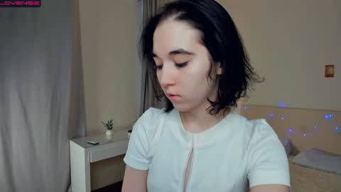 Amalia and Mia online show from 01.12.25