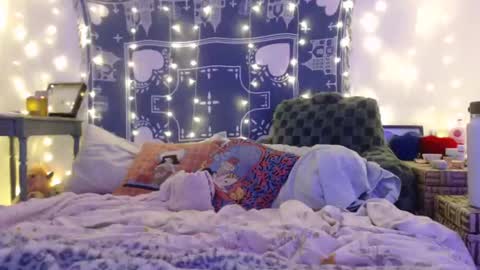 Eevie online show from 01.03.25