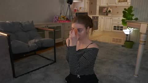 Lillian online show from 04.17.26