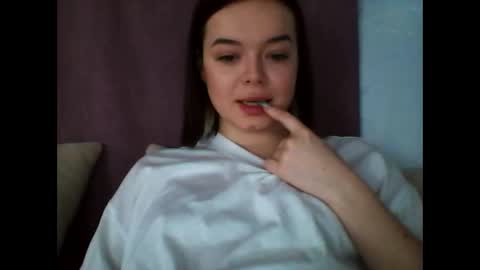 Snapshot of winter__white_rose chatting on 01.10.25 Emma online show from 01.10.25