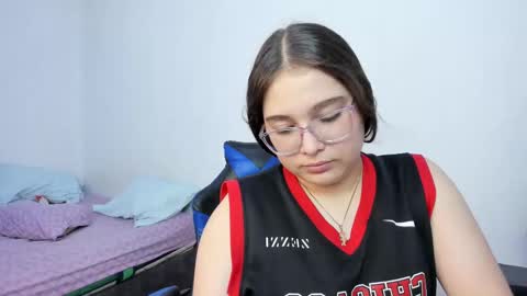 Snapshot of wish_coup_18151170 chatting on 09.30.25 Alice and Mike online show from 09.30.25