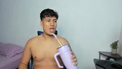 Snapshot of wish_coup_18151170 chatting on 11.19.25 Alice and Mike online show from 11.19.25