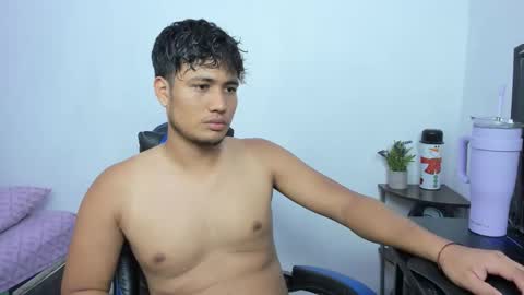 Snapshot of wish_coup_18151170 chatting on 12.17.25 Alice and Mike online show from 12.17.25