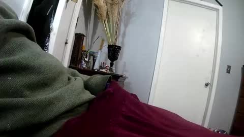 Snapshot of wisheyeknew2 chatting on 12.17.25 wisheyeknew2 online show from 12.17.25