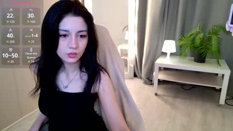 Vivian online show from 10.24.25