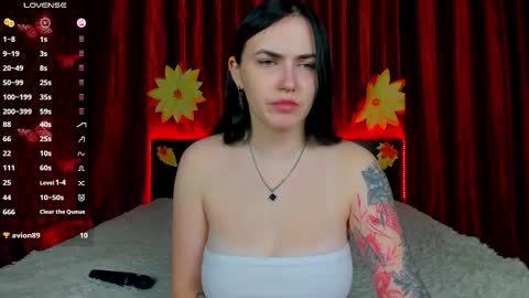 Snapshot of witch_baby_ chatting on 11.11.25 Kira online show from 11.11.25