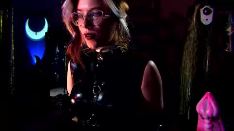 Snapshot of witch_fiona chatting on 09.12.25 Goddess of two strapons - Mr. long Don Mr. Pinky online show from 09.12.25