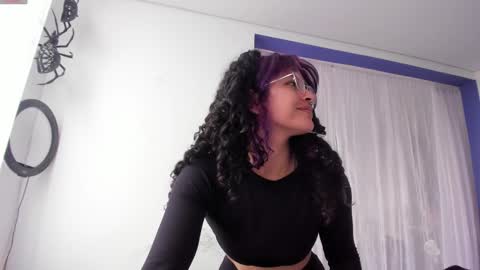     Luna Violeta  A r t i s t  online show from 03.11.25