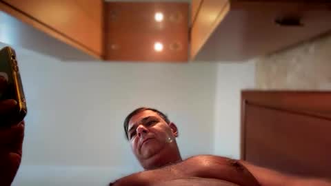 Snapshot of witebull83 chatting on 04.01.26 Witebull online show from 04.01.26