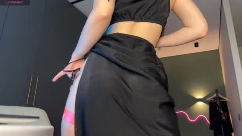 Isobelle online show from 11.25.25