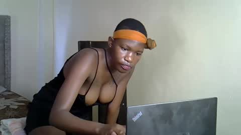 Snapshot of wizzia_khalifa chatting on 12.28.24 girlie o online show from 12.28.24