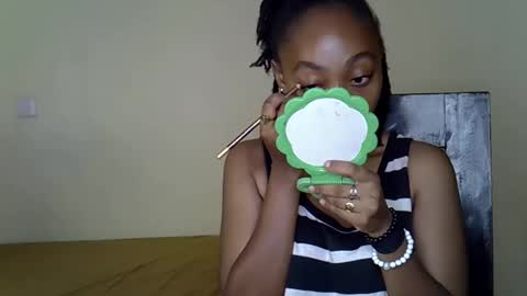 Snapshot of wizzia_khalifa chatting on 01.28.25 girlie o online show from 01.28.25