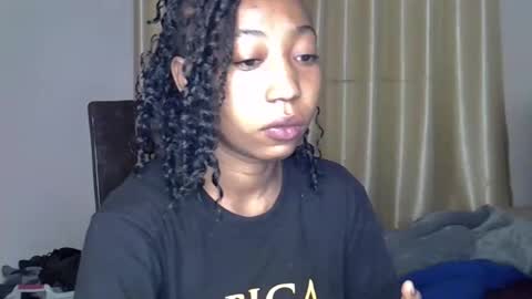 Snapshot of wizzia_khalifa chatting on 03.01.25 girlie o online show from 03.01.25