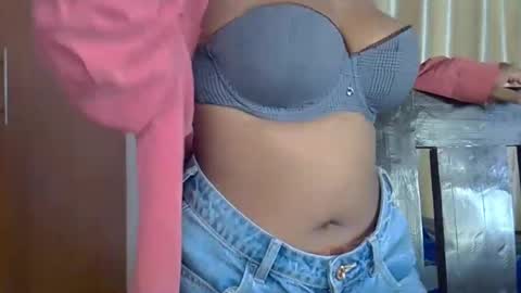 Snapshot of wizzia_khalifa chatting on 03.05.25 girlie o online show from 03.05.25