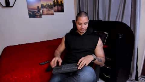 Magnus Dark independent model online show from 04.16.26