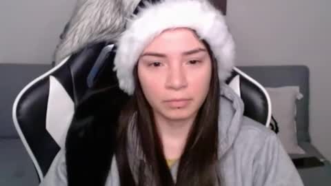 Snapshot of wolfs_daughter chatting on 12.04.24 Alex online show from 12.04.24