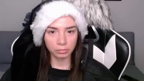 Snapshot of wolfs_daughter chatting on 12.10.24 Alex online show from 12.10.24