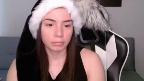 Snapshot of wolfs_daughter chatting on 12.10.24 Alex online show from 12.10.24