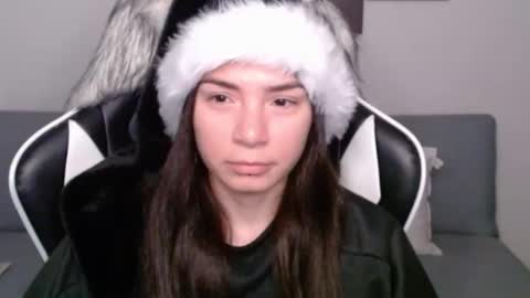 Snapshot of wolfs_daughter chatting on 12.12.24 Alex online show from 12.12.24