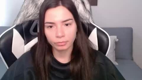 Snapshot of wolfs_daughter chatting on 12.12.24 Alex online show from 12.12.24