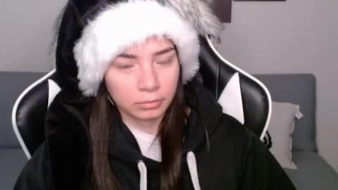 Snapshot of wolfs_daughter chatting on 12.14.24 Alex online show from 12.14.24