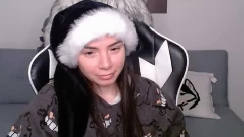 Snapshot of wolfs_daughter chatting on 12.16.24 Alex online show from 12.16.24
