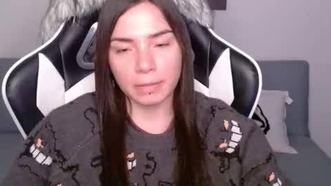 Snapshot of wolfs_daughter chatting on 12.18.24 Alex online show from 12.18.24