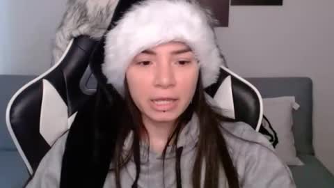 Snapshot of wolfs_daughter chatting on 12.22.24 Alex online show from 12.22.24