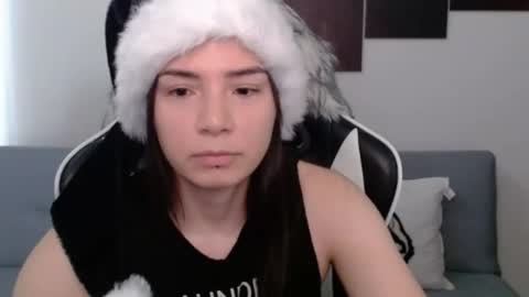 Snapshot of wolfs_daughter chatting on 12.25.24 Alex online show from 12.25.24