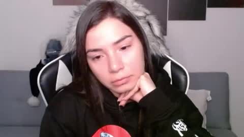 Snapshot of wolfs_daughter chatting on 12.29.24 Alex online show from 12.29.24