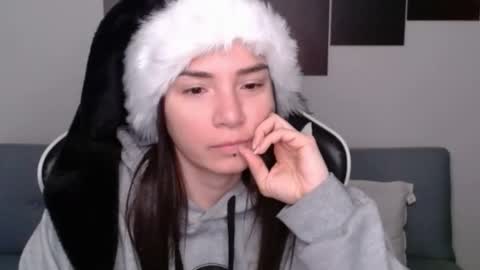 Snapshot of wolfs_daughter chatting on 12.30.24 Alex online show from 12.30.24