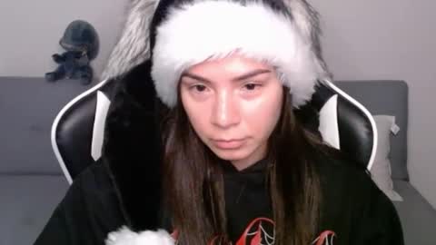 Snapshot of wolfs_daughter chatting on 01.01.25 Alex online show from 01.01.25
