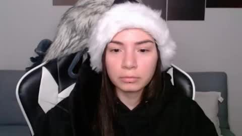 Snapshot of wolfs_daughter chatting on 01.01.25 Alex online show from 01.01.25