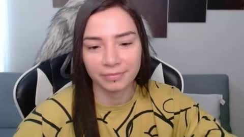 Snapshot of wolfs_daughter chatting on 01.01.25 Alex online show from 01.01.25