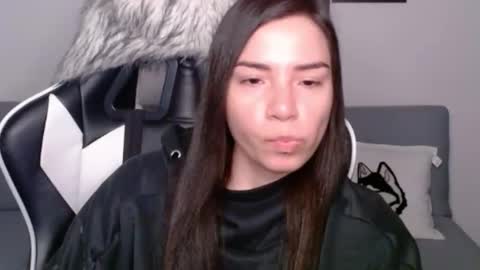 Snapshot of wolfs_daughter chatting on 01.02.25 Alex online show from 01.02.25