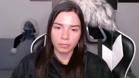 Snapshot of wolfs_daughter chatting on 01.03.25 Alex online show from 01.03.25